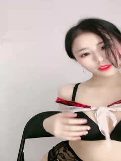 忘穿内裤被同桌摸喷水 忘穿内裤被同桌摸喷水